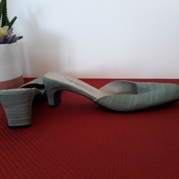 Pale Green Silk Low Heel Mules Size 11W - Picture 4 of 8